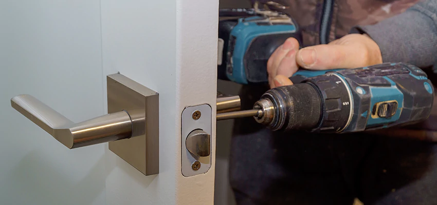 Broken Door Handle Lock Repair in Glendale Heights, Illinois